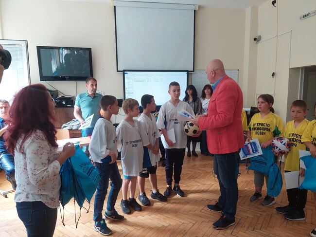 Община Ловеч: Ученици в Ловеч премериха сили в състезание „Ваканция здравей! Да играем безопасно!”