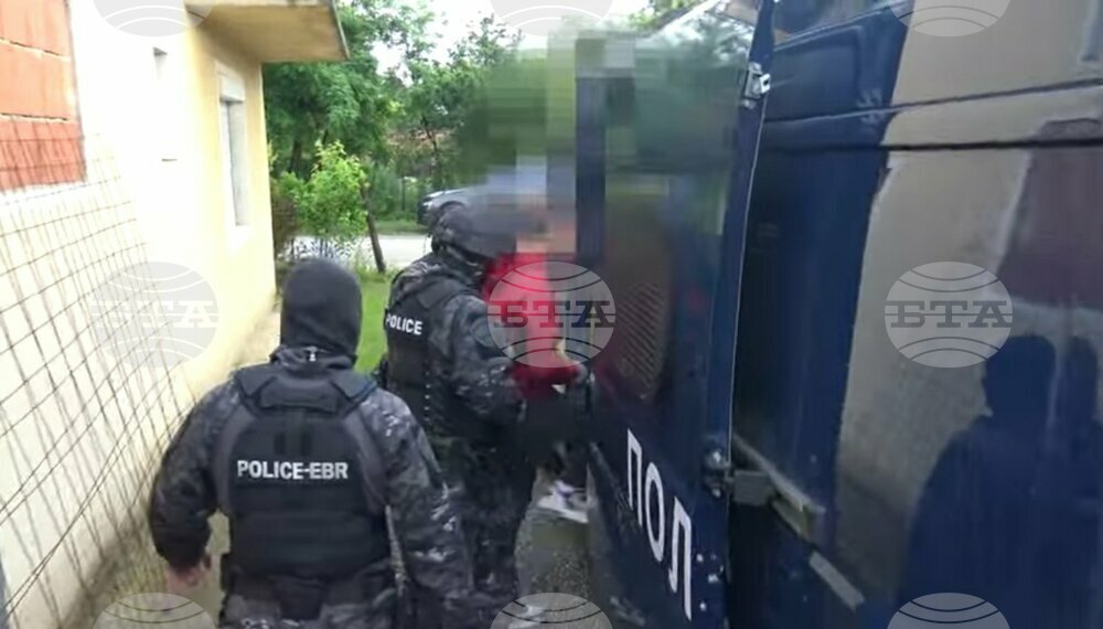 Разбита е група за трафик на мигранти от Гърция за Унгария и от България за Сърбия, с крайна дестинация страни от ЕС, съобщават от МВР в Северна Македония