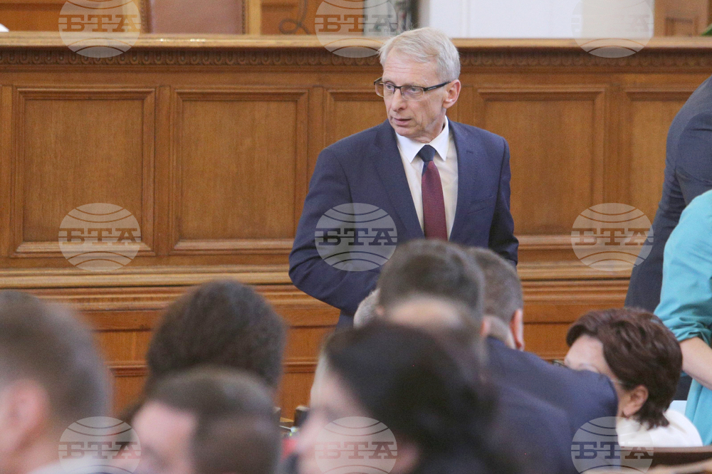 Парламент - извънредно заседание