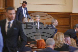 Парламент - извънредно заседание