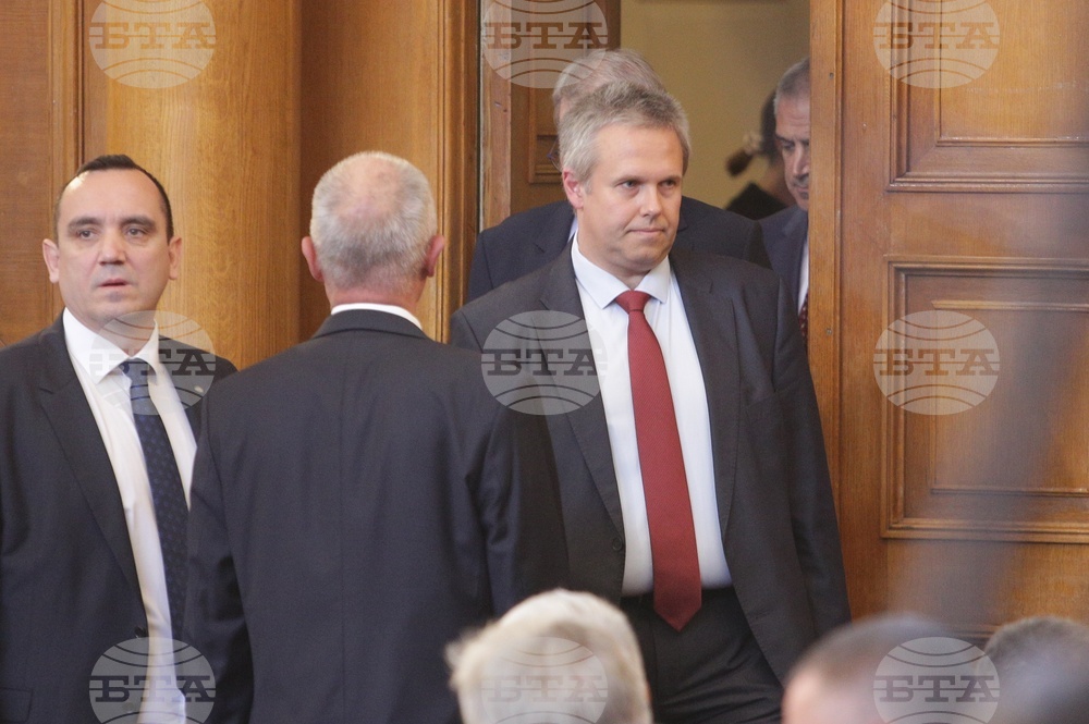 Парламент - извънредно заседание