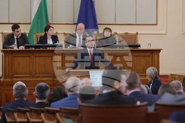 Парламент - извънредно заседание