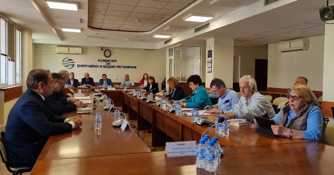 Омбудсманът: Абсурд е при по-ниска цена на газа, хората да плащат по-скъпо парно и топлата вода от 1 юли