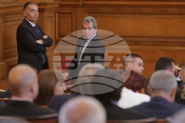 Парламент - извънредно заседание