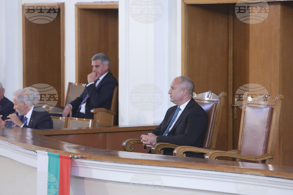 Парламент - извънредно заседание