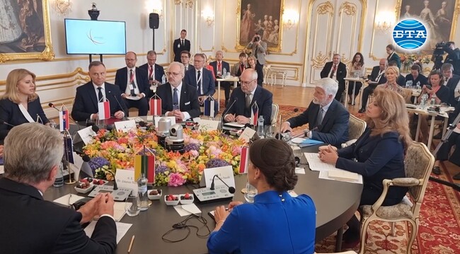 Днес в Братислава се състоя среща на върха на държавите от формата „Букурещ 9“ (Б-9)