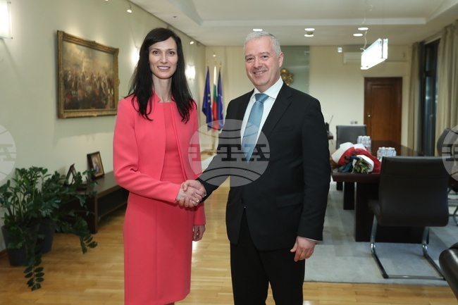 Министерство на външните работи - Иван Кондов - Мария Габриел