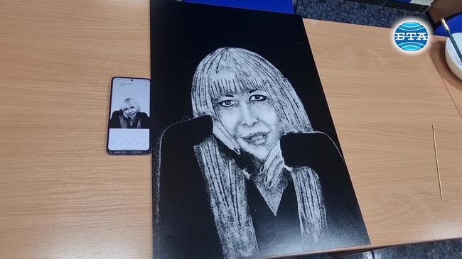 Денис Алиев – художникът, който рисува портрети със сол