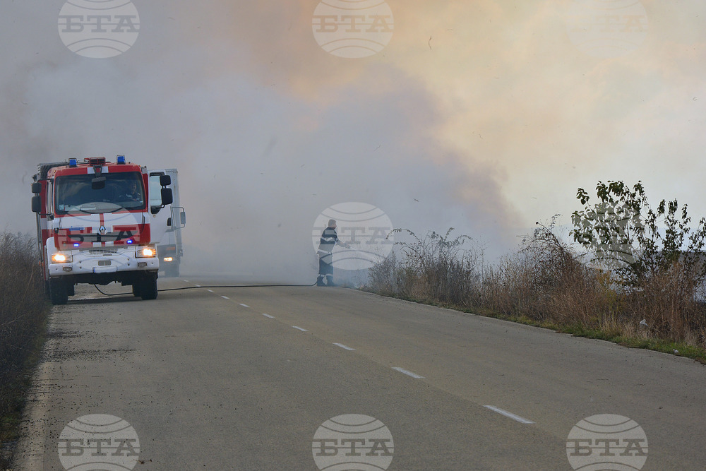 Общо 35 пожара са били потушени на територията на страната през последното денонощие, трима души са пострадали