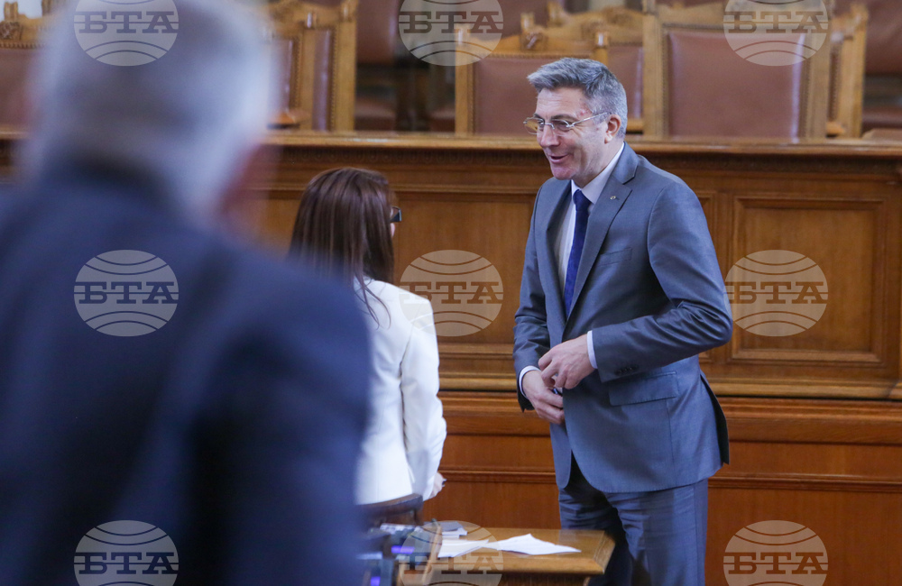 Парламент - заседание - Мустафа Карадайъ