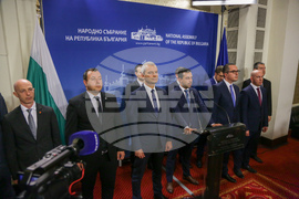 Парламент - брифинг - Възраждане