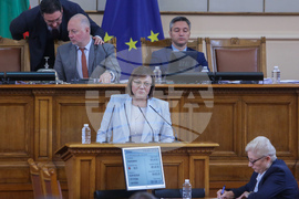 Парламент - заседание - Корнелия Нинова