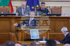 Парламент - заседание - Делян Добрев