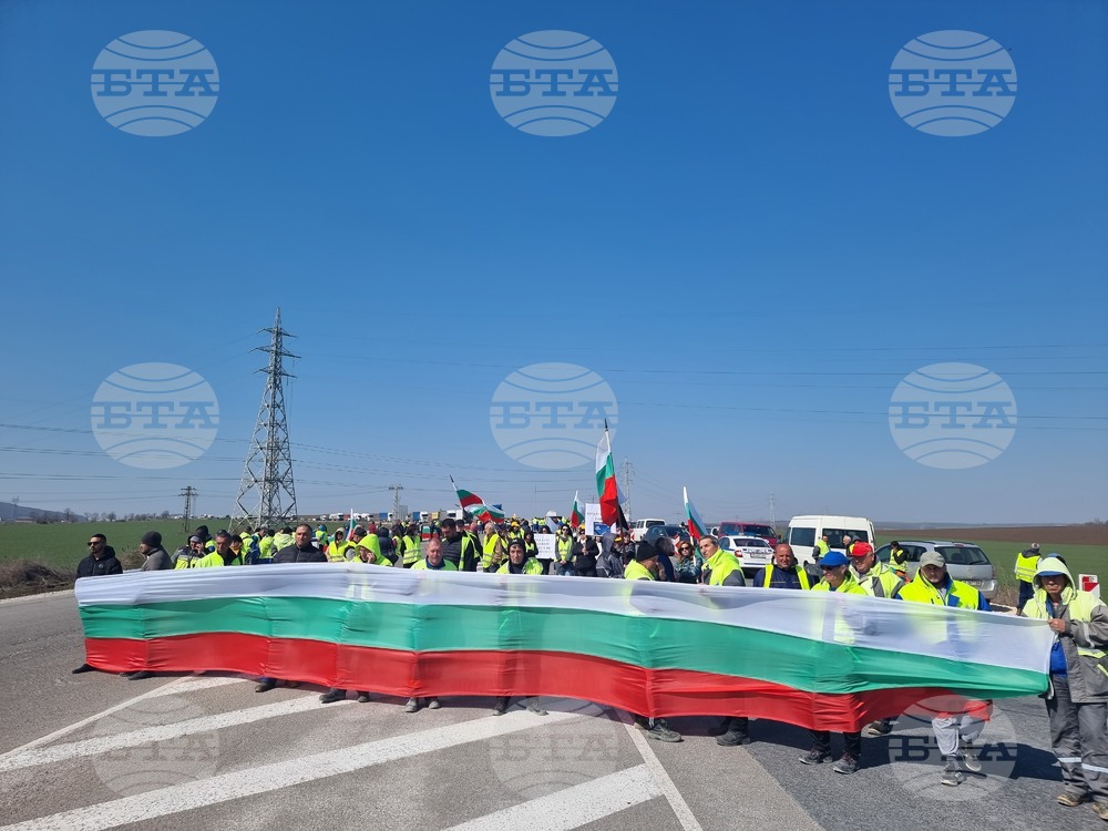 Работници на "Автомагистрали-Черно море" в Шумен блокираха движението в Ришкия проход