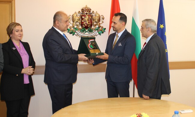 Министерство на икономиката и индустрията: Министър Богдан Богданов се срещна с министъра на отбраната на Ирак