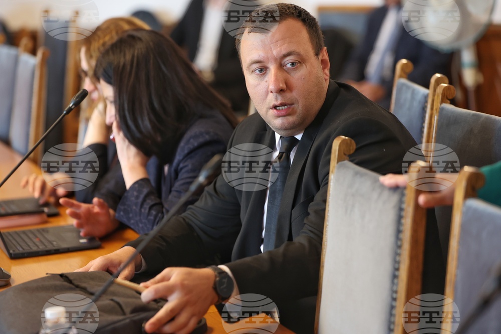 Парламент - Комисия по правни въпроси