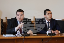 Парламент - Комисия по правни въпроси