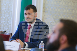 Парламент - Комисия по икономическа политика и иновации