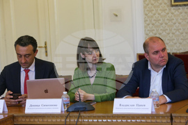 Парламент - Комисия по икономическа политика и иновации