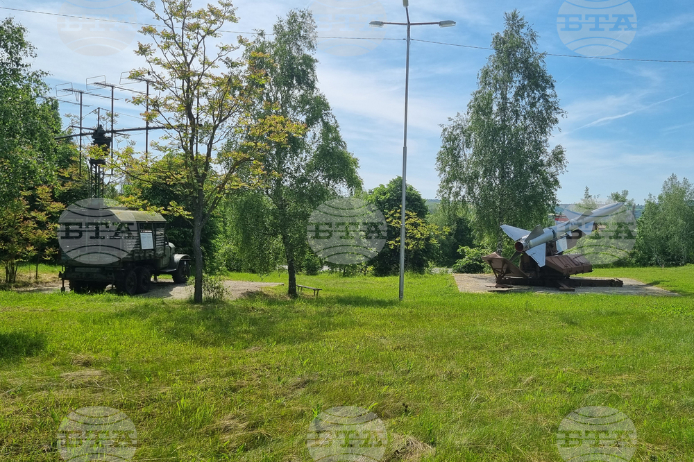 Омуртаг - авиационен парк - музей на открито