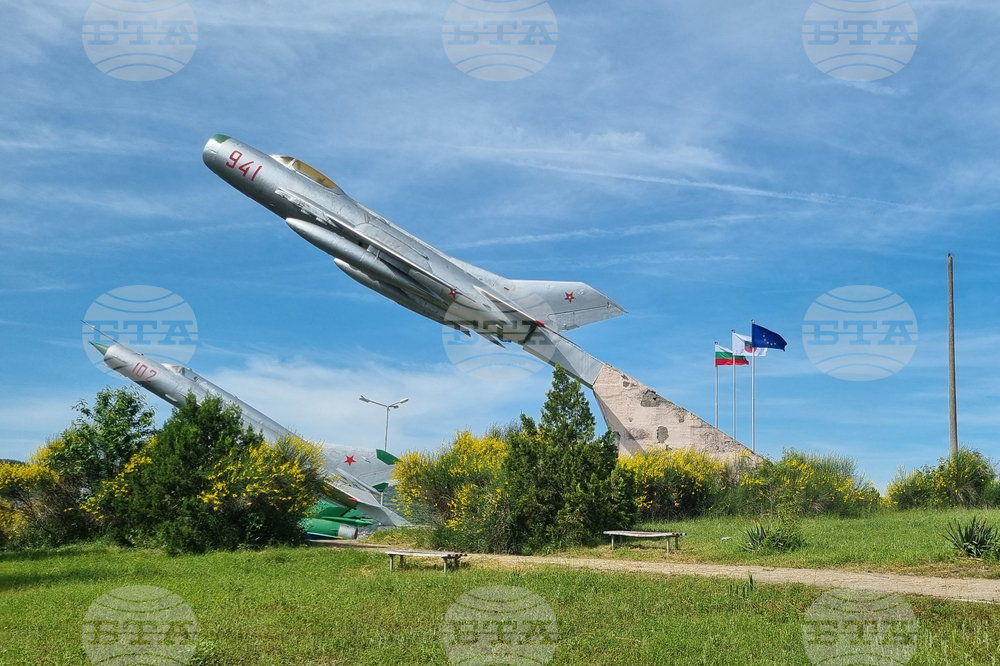 Омуртаг - авиационен парк - музей на открито