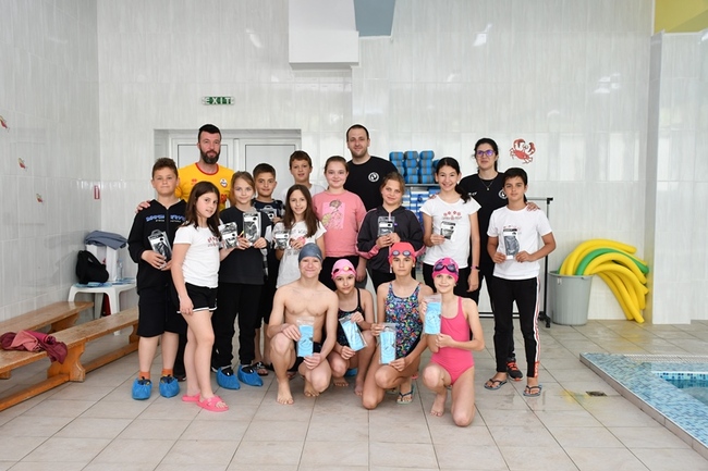 БЧК с демонстрация по случай Седмицата на водното спасяване в столичното 55-то училище „Любен Каравелов“