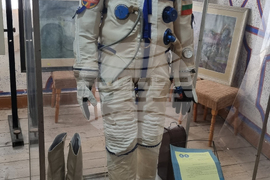 Омуртаг - музей - скафандър