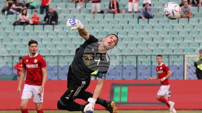 Българският вратар Пламен Андреев записа успешен дебют на вратата на полския шампион Лех (Познан)