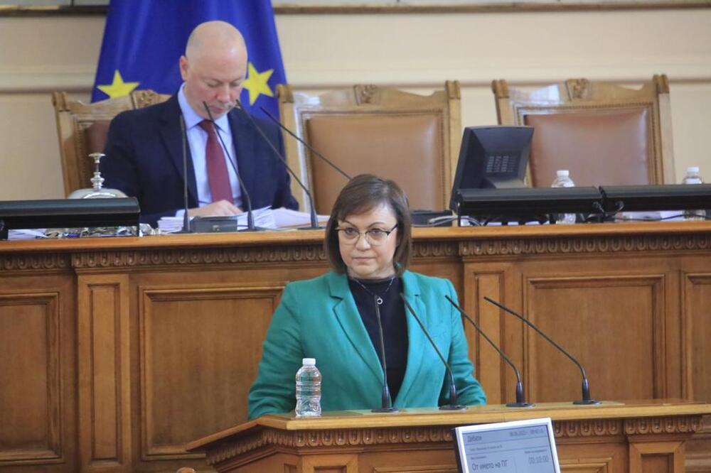 Корнелия Нинова: Управляващото мнозинство се изби на втория ден