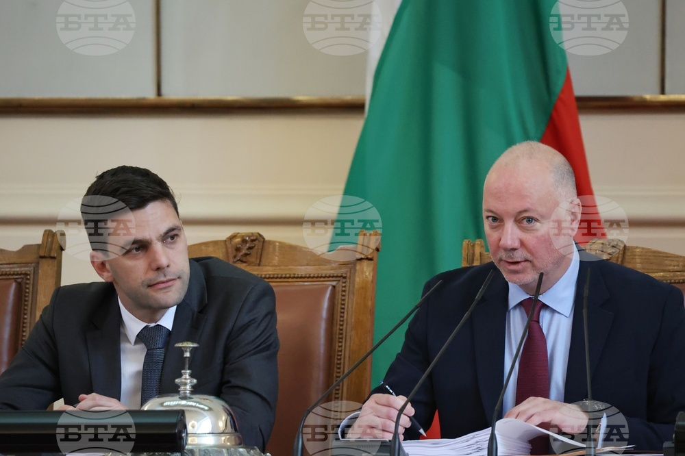Депутатите обсъдиха на първо четене промени в Търговския закон, гласуването им остана за утре
