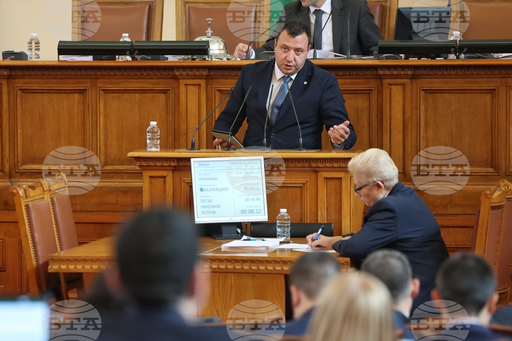 Парламент - заседание - Петър Петров