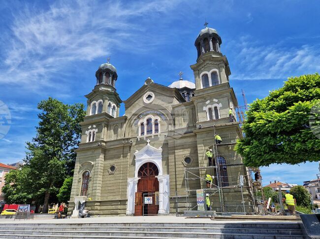 Бургас - храм „Св. св. Кирил и Методий“ - реставрация на фасада