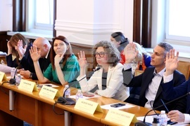 Парламент  - Комисия по въпросите на Европейския съюз