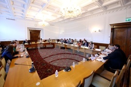 Парламент  - Комисия по въпросите на Европейския съюз