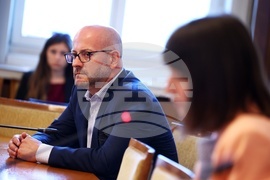 Парламент  - Комисия по въпросите на Европейския съюз