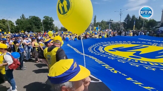 Хиляди здравни работници протестират в Букурещ с искане за по-високи заплати и надбавки