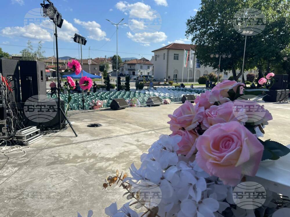 Павел баня се подготвя за избора на Царица Роза и Цар на минералната вода