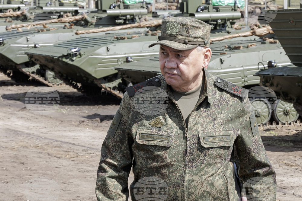 Руският министър на отбраната иска повече танкове от отбранителната промишленост на Русия