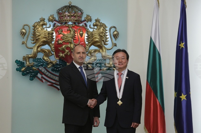 Румен Радев - Ли Хо-шик - орден "Мадарски конник"