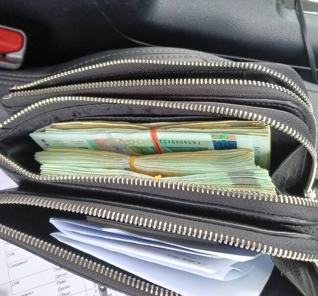 МВР: Служители на ГДБОП задържаха мъж за изнудване