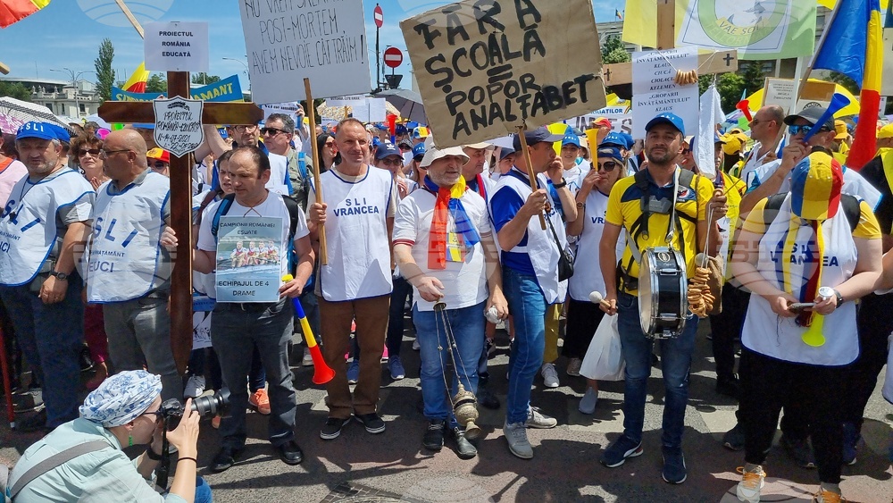 Румъния - учители - протест
