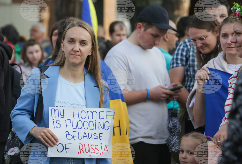 Ukrainians, Bulgarians Stage Protest at Russian Embassy in Sofia