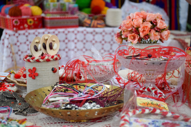 Благотворителен базар на мартеници организира Община Симитли в подкрепа на двама местни жители