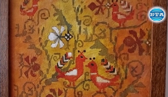 Български шевици и гайтани от традиционната сливенска носия са претворени в 38 картини на художничката Дора Куршумова