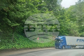 Проход „Петрохан” - път - трафик - камиони