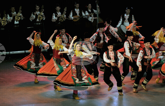 Бургас - летен театър - танците на българина - спектакъл