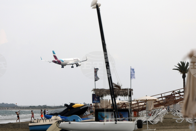 Хиляди израелци са блокирани в Кипър, а хотелите са почти пълни