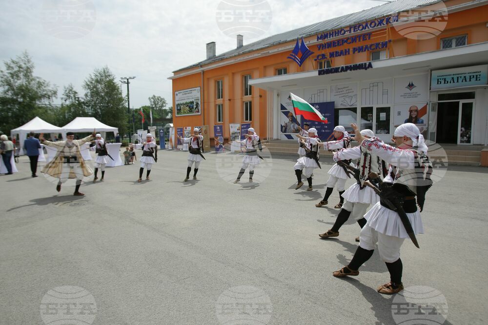 МГУ - Национален фолклорен ансамбъл „Българе“