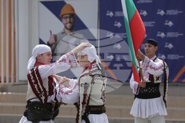 МГУ - Национален фолклорен ансамбъл „Българе“