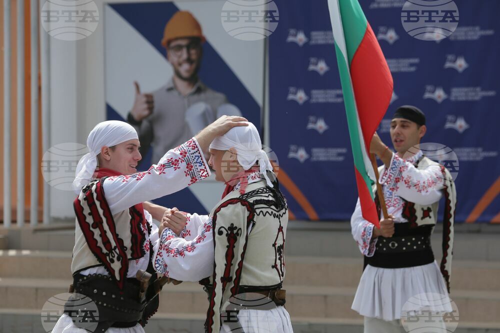 МГУ - Национален фолклорен ансамбъл „Българе“